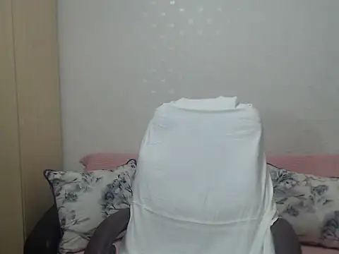 Snapshot of BlondEagleMuscle chatting on 05/05/26, 07:33 BlondEagleMuscle online show from 05/05/26, 07:33