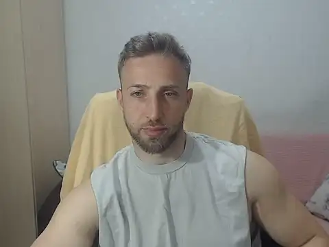 Snapshot of BlondEagleMuscle chatting on 05/21/26, 05:53 BlondEagleMuscle online show from 05/21/26, 05:53