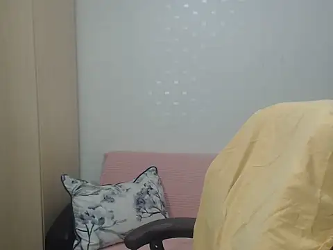 Snapshot of BlondEagleMuscle chatting on 05/22/26, 06:46 BlondEagleMuscle online show from 05/22/26, 06:46