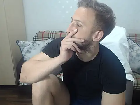Snapshot of BlondEagleMuscle chatting on 06/15/26, 06:21 BlondEagleMuscle online show from 06/15/26, 06:21