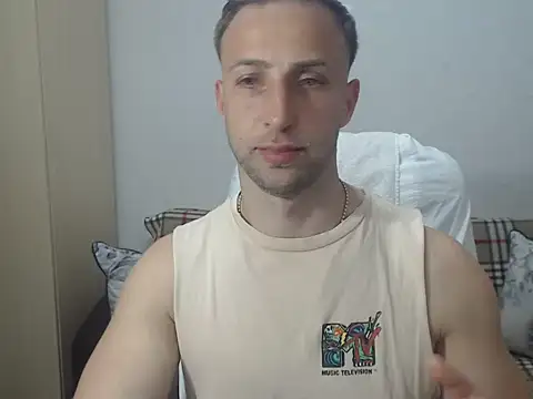 Snapshot of BlondEagleMuscle chatting on 06/19/26, 08:45 BlondEagleMuscle online show from 06/19/26, 08:45
