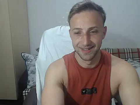 Snapshot of BlondEagleMuscle chatting on 06/21/26, 09:39 BlondEagleMuscle online show from 06/21/26, 09:39