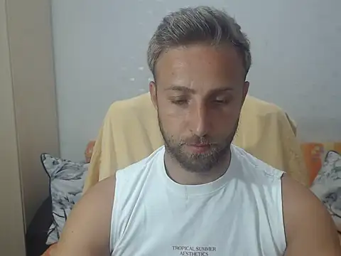 Snapshot of BlondEagleMuscle chatting on 07/22/26, 07:38 BlondEagleMuscle online show from 07/22/26, 07:38