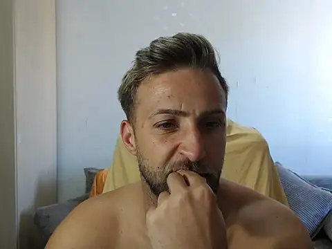 Snapshot of BlondEagleMuscle chatting on 07/31/26, 12:04 BlondEagleMuscle online show from 07/31/26, 12:04