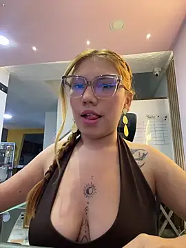 Snapshot of Lia_Sterling chatting on 03/10/26, 10:04 Lia Sterling online show from 03/10/26, 10:04
