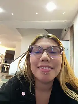 Snapshot of Lia_Sterling chatting on 04/25/26, 10:51 Lia Sterling online show from 04/25/26, 10:51