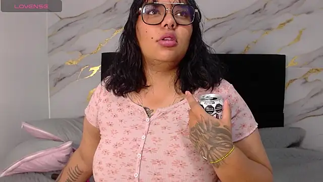 scarletth jhonsom1 online show from 04/15/26, 06:26