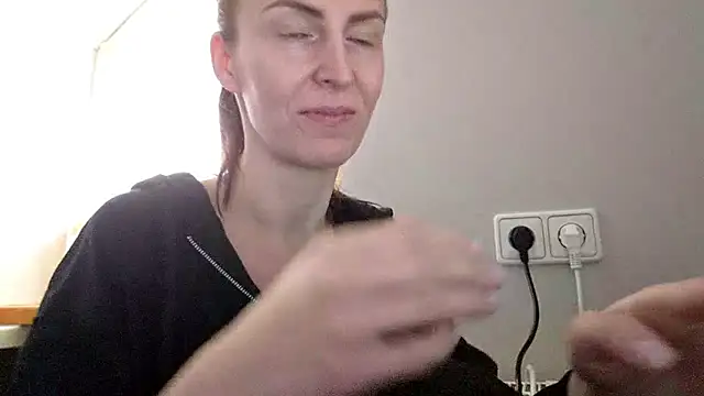 Snapshot of AnnaTight chatting on 04/28/26, 09:58 AnnaTight online show from 04/28/26, 09:58