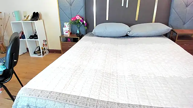 SofiiMontes online show from 04/06/26, 12:06