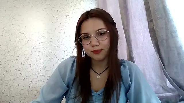 Snapshot of Aurora_Breeze chatting on 05/15/26, 12:01 Aurora Breeze online show from 05/15/26, 12:01