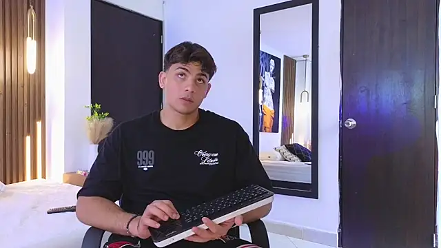 MrAdonis  online show from 04/10/26, 07:07