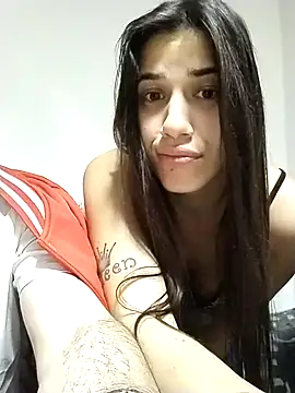 Snapshot of couplebellamora1 chatting on 03/06/26, 10:28 couplebellamora1 online show from 03/06/26, 10:28