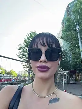 Snapshot of RaniaSnow chatting on 07/17/26, 05:25 RaniaSnow online show from 07/17/26, 05:25