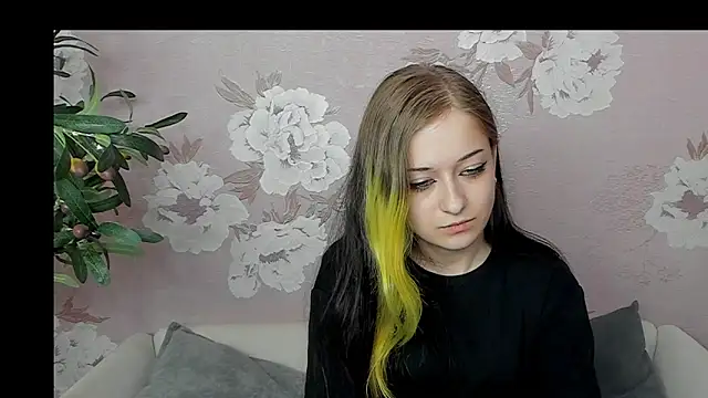 KarriePinilla online show from 03/07/26, 11:18