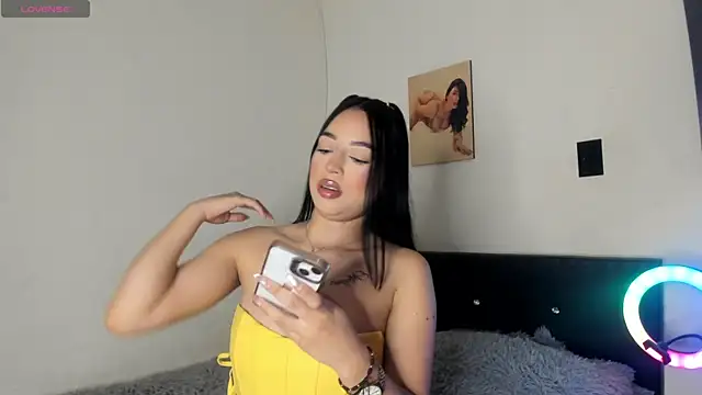 AnthonellaSweet  online show from 04/28/26, 03:33