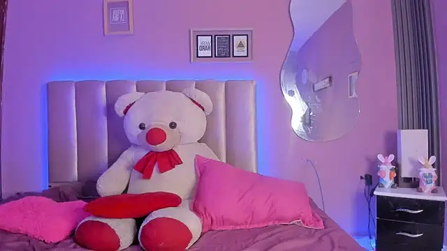 nikkita dragon  online show from 04/12/26, 08:14