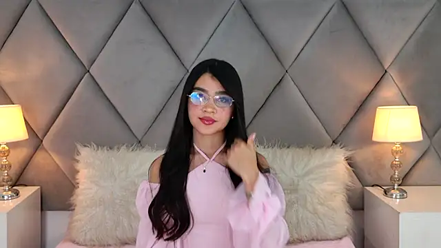 Snapshot of OliviaDiaz chatting on 06/21/26, 12:13 OliviaDiaz online show from 06/21/26, 12:13
