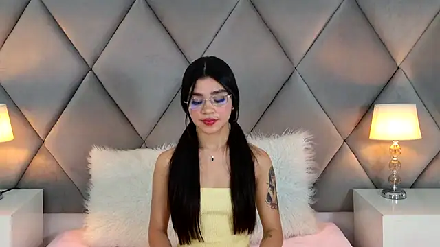 Snapshot of OliviaDiaz chatting on 07/13/26, 08:11 OliviaDiaz online show from 07/13/26, 08:11