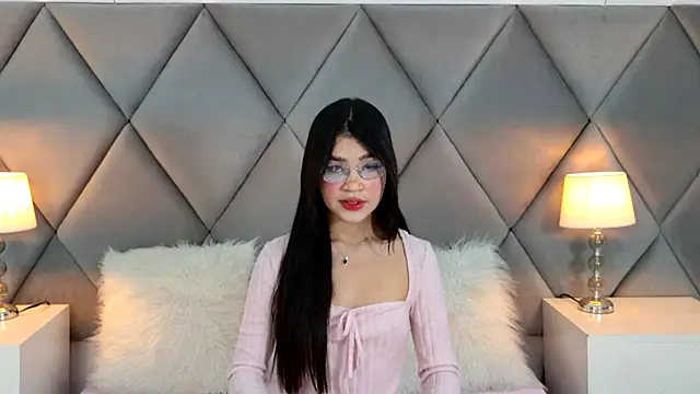 Snapshot of OliviaDiaz chatting on 07/17/26, 12:06 OliviaDiaz online show from 07/17/26, 12:06