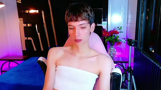 Stefany PiInk online show from 05/04/26, 12:45