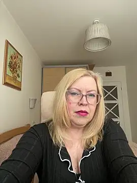 JanieLight53 online show from 04/17/26, 12:41