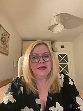 JanieLight53 online show from 05/04/26, 07:43