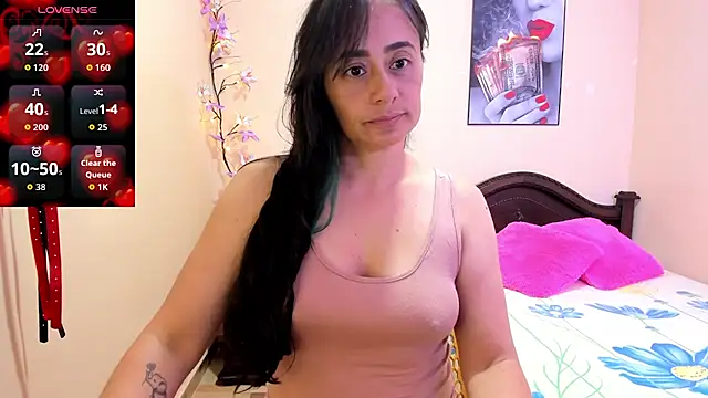 Snapshot of sara_florez12 chatting on 07/22/26, 11:02 sara florez12 online show from 07/22/26, 11:02