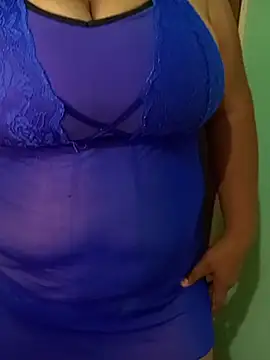 Snapshot of latina_bigtitss chatting on 04/30/26, 04:30 latina bigtitss online show from 04/30/26, 04:30