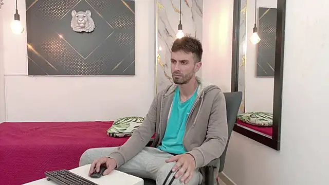 Snapshot of KingOfTemptation chatting on 06/01/26, 04:03 KingOfTemptation online show from 06/01/26, 04:03