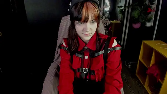 Snapshot of EsterTwilight chatting on 05/16/26, 04:06 EsterTwilight online show from 05/16/26, 04:06