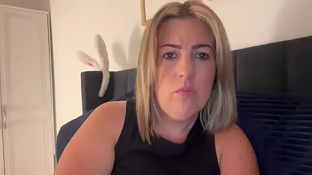 Snapshot of annabellewarick chatting on 06/16/26, 08:22 annabellewarick online show from 06/16/26, 08:22