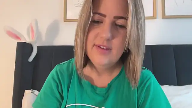 Snapshot of annabellewarick chatting on 06/18/26, 06:13 annabellewarick online show from 06/18/26, 06:13