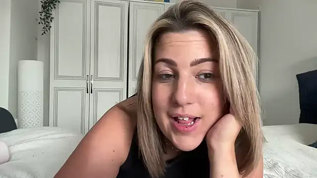 Snapshot of annabellewarick chatting on 06/29/26, 04:18 annabellewarick online show from 06/29/26, 04:18