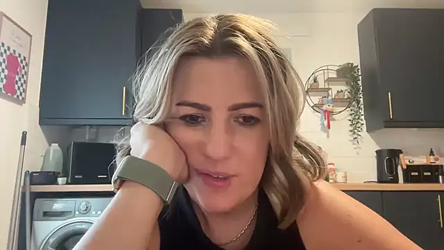 Snapshot of annabellewarick chatting on 07/19/26, 07:17 annabellewarick online show from 07/19/26, 07:17