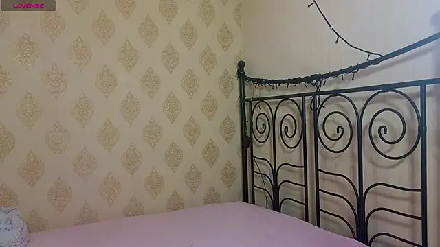 LucyMur online show from 04/12/26, 08:14