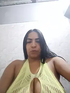 Snapshot of Carolinna chatting on 06/15/26, 03:25 Carolinna online show from 06/15/26, 03:25
