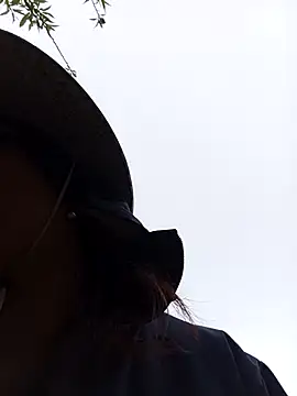 Yellow-pink online show from 03/13/26, 02:18