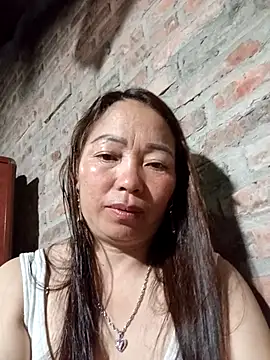 Yellow-pink online show from 04/23/26, 11:20