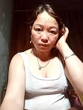 Snapshot of Yellow-pink chatting on 05/11/26, 11:02 Yellow-pink online show from 05/11/26, 11:02