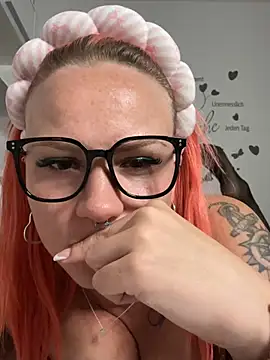 Snapshot of Fiebie_licious_ chatting on 07/19/26, 01:42 Fiebie licious online show from 07/19/26, 01:42