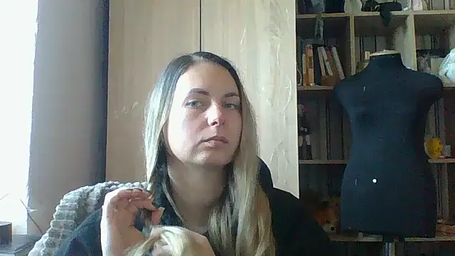 Snapshot of Mollie365 chatting on 03/09/26, 11:03 Mollie365 online show from 03/09/26, 11:03