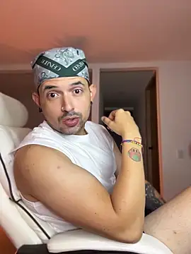 TroyeSavage online show from 04/15/26, 10:33