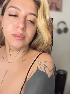 CarolQueen1  online show from 04/15/26, 12:45