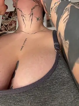 CarolQueen1  online show from 04/19/26, 12:37