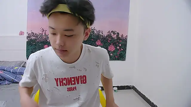 icecream-002 online show from 04/19/26, 11:42