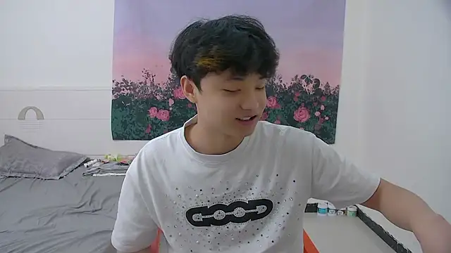Snapshot of icecream-002 chatting on 04/30/26, 11:38 icecream-002 online show from 04/30/26, 11:38