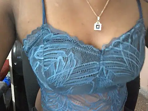Couplehot00 online show from 04/20/26, 01:14