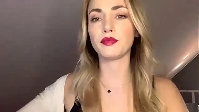 ScarlettSensitive online show from 05/01/26, 02:10