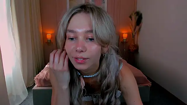 LuluAlis online show from 05/24/26, 01:16