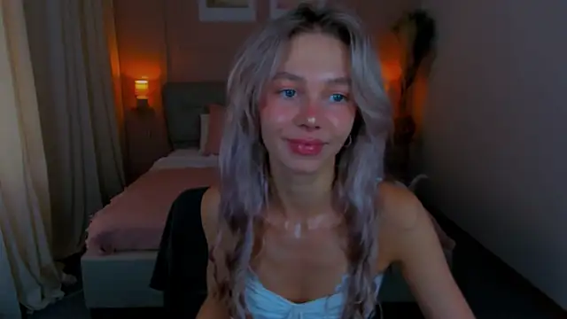 Snapshot of LuluAlis chatting on 07/08/26, 02:43 LuluAlis online show from 07/08/26, 02:43